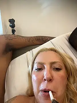 Show modela Juuhschmitt na web-kameri
