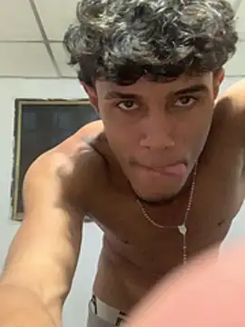 Show de meliodas_23cm na webcam