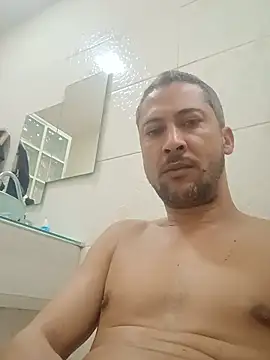 Arrombador20: διαδικτυακό σόου στην κάμερα