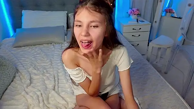 Little__Lunaa 网络视讯表演