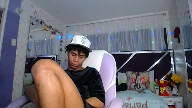 Santy_bigcock_01 在線直播表演