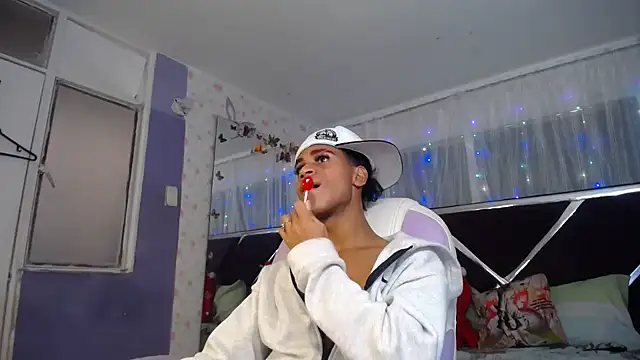 Santy_bigcock_01 Шоу с уебкамера