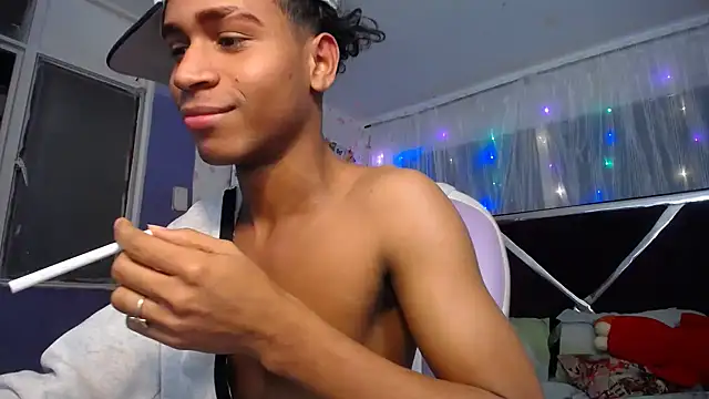 Santy_bigcock_01 webkamerás műsora