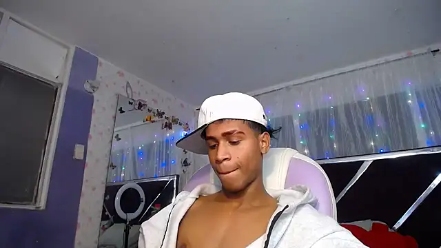 Santy_bigcock_01 Adlı Modelin Web Kamerası Şovu