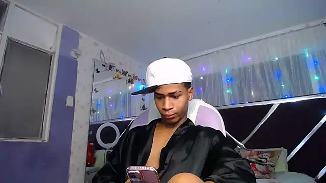 Santy_bigcock_01 Show Webcam