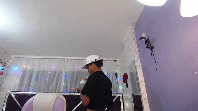 Pokazy przed kamerką – Santy_bigcock_01