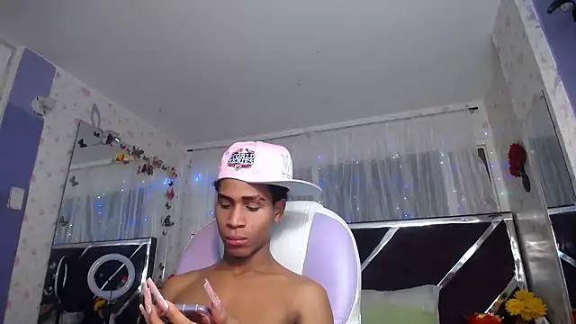 Santy_bigcock_01 Show Webcam