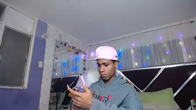 Santy_bigcock_01 网络视讯表演
