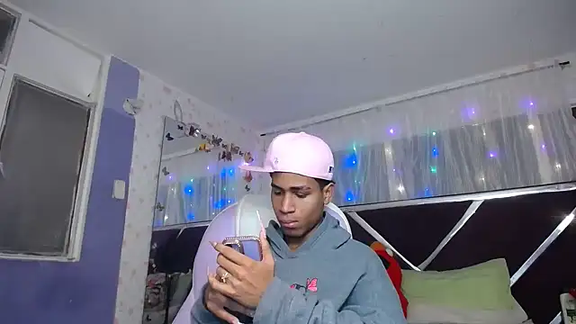 Santy_bigcock_01 网络视讯表演