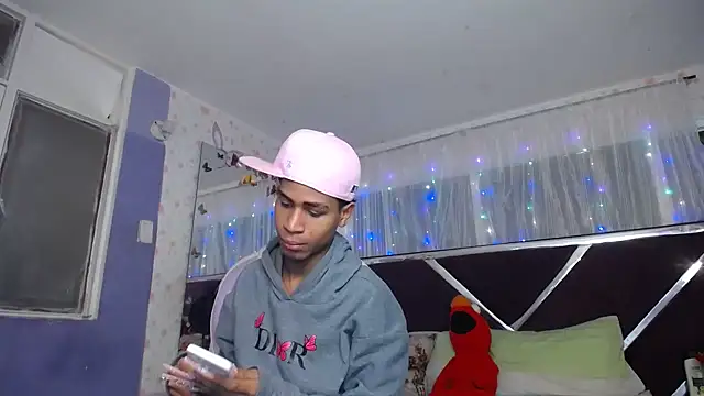 Santy_bigcock_01's Webcam Show