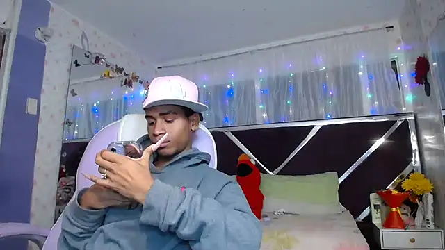 Santy_bigcock_01 – webcam-show