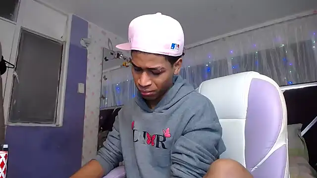 Вебк ам-шоу Santy_bigcock_01