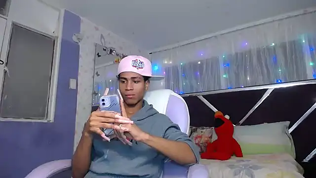 Show modela Santy_bigcock_01 na web-kameri