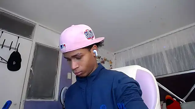 Santy_bigcock_01 网络视讯表演