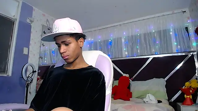 Santy_bigcock_01's Webcam Show
