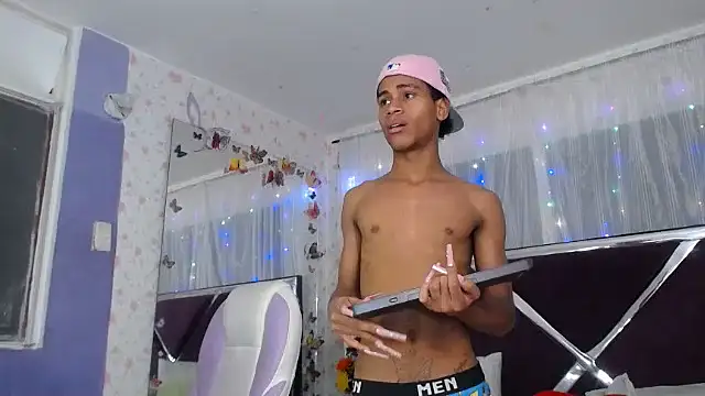 Santy_bigcock_01 Show Webcam
