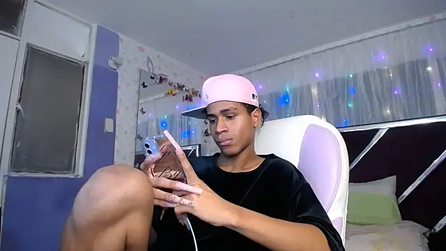 Santy_bigcock_01 Show Webcam