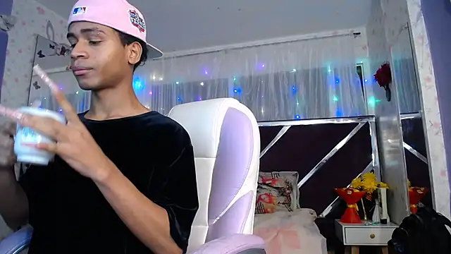 Santy_bigcock_01 网络视讯表演