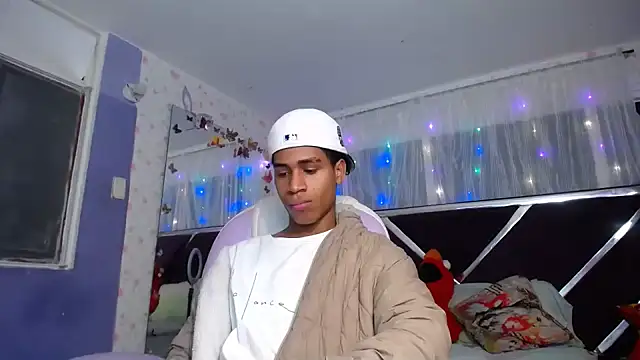 Santy_bigcock_01 Show Webcam