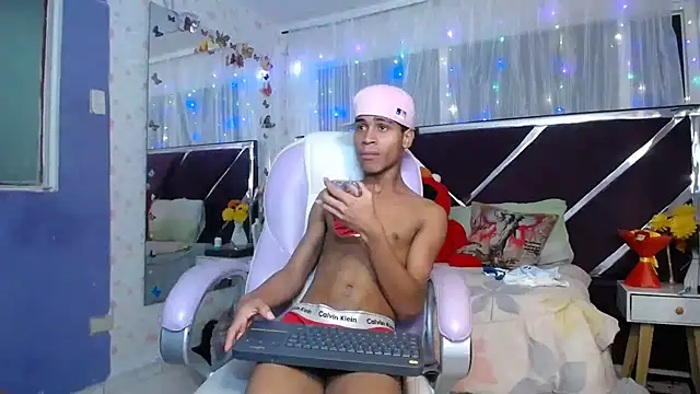Santy_bigcock_01 Show Webcam
