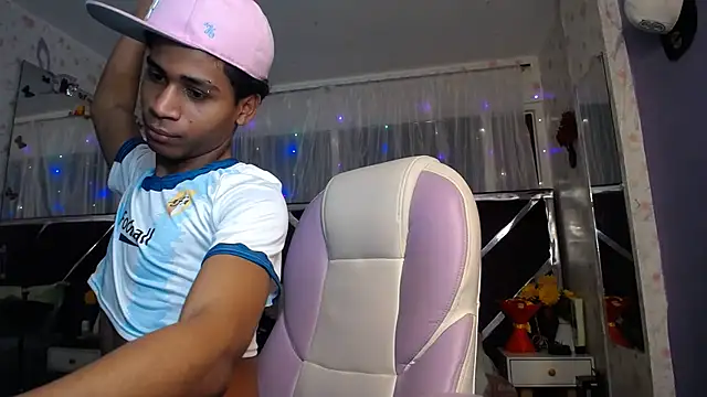 Santy_bigcock_01 在線直播表演