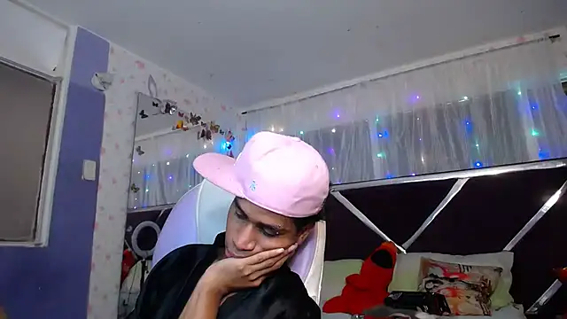 Santy_bigcock_01 Adlı Modelin Web Kamerası Şovu