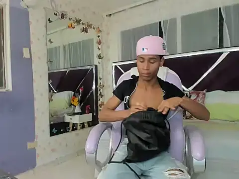 Santy_bigcock_01 Webcamshow