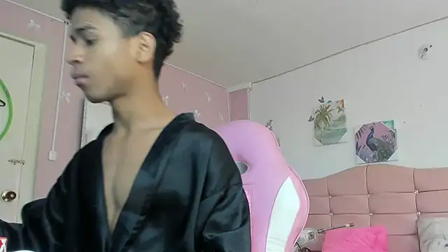 Santy_bigcock_01 Adlı Modelin Web Kamerası Şovu