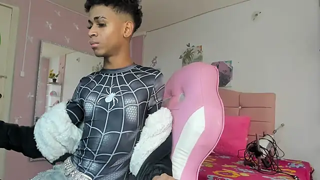 Show modela Santy_bigcock_01 na web-kameri