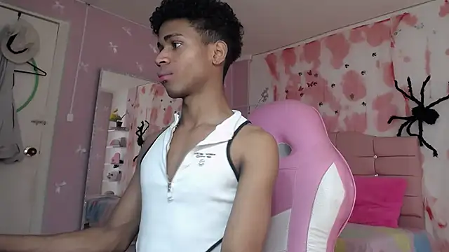 Santy_bigcock_01 Adlı Modelin Web Kamerası Şovu