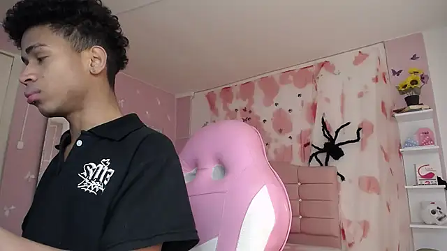 Show modela Santy_bigcock_01 na web-kameri