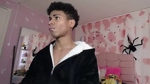 Santy_bigcock_01 ওয়েবক্যাম শো