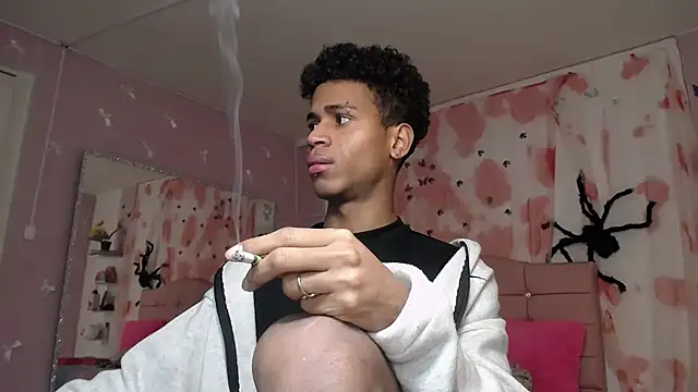 Santy_bigcock_01's Webcam Show