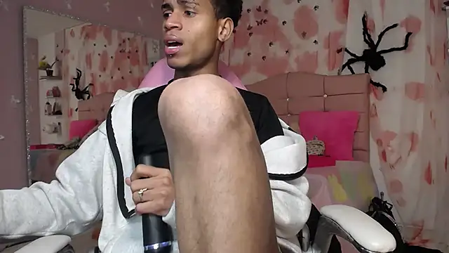Santy_bigcock_01 Adlı Modelin Web Kamerası Şovu