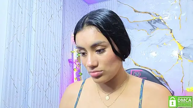 XXX chat uživo modela PEACHY_TAY