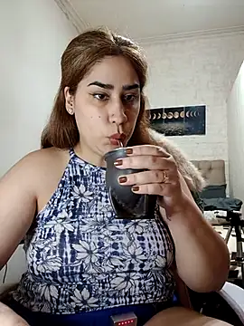 nahiarabiel33 Show in webcam