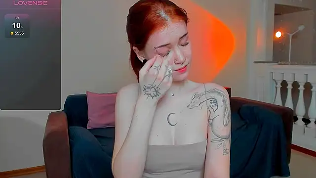 alice_with_frecklesのライブXXXチャット
