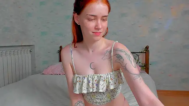 alice_with_freckles – webcam-show