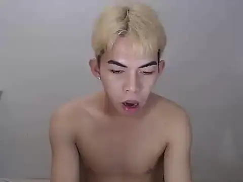 Urhotsilverboy webcam show