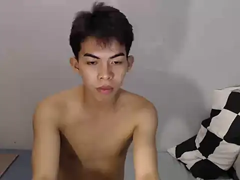 Urhotsilverboy webcam show