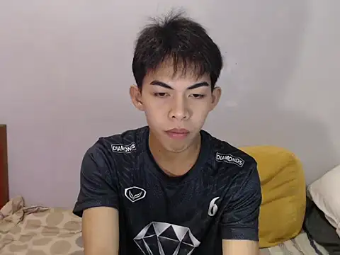 Urhotsilverboy Webcam Show