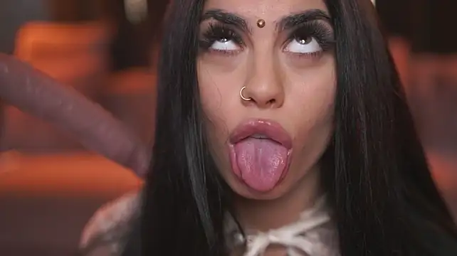 Chat +18 de RavennaDArcy ao vivo