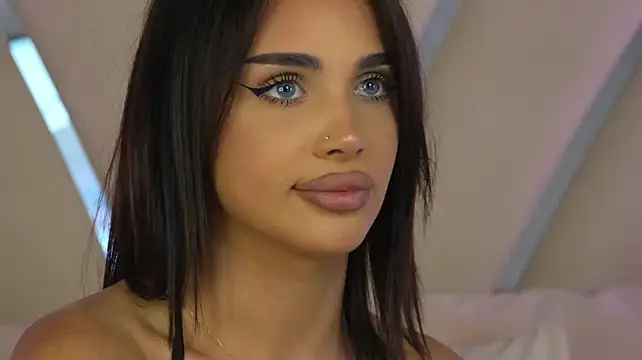IvyNox Chat XXX in diretta