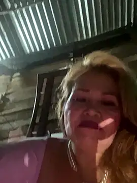 dirty_mother3: διαδικτυακό σόου στην κάμερα