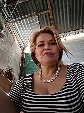 dirty_mother3 Show in webcam