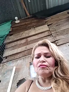 dirty_mother3 Show in webcam