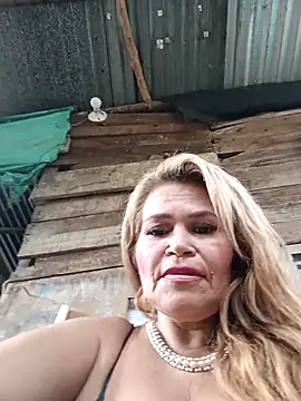 dirty_mother3 Show in webcam