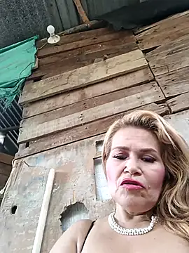 Pokazy przed kamerką – dirty_mother3