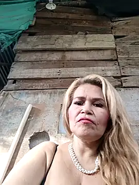 dirty_mother3 Adlı Modelin Web Kamerası Şovu