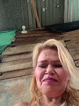 dirty_mother3 Show in webcam